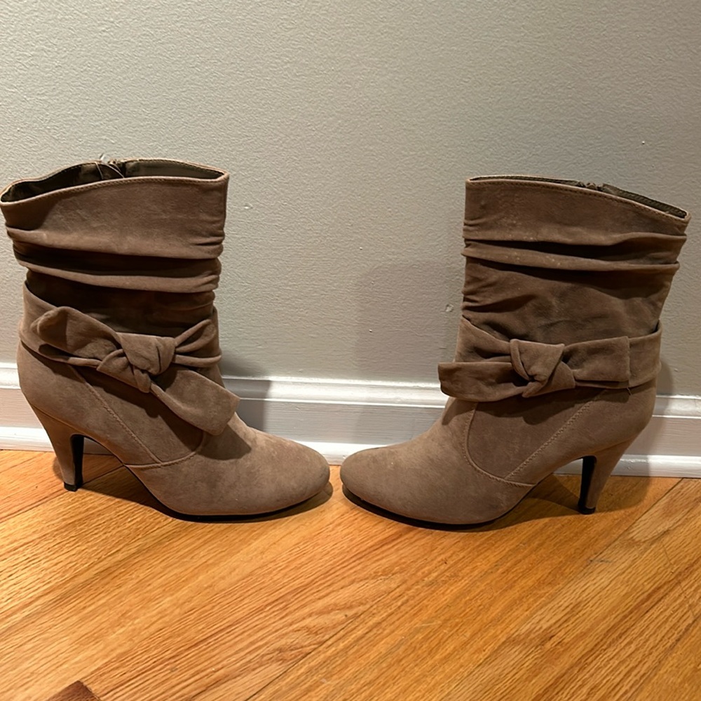 Knotted Slouchy Boots (Taupe)